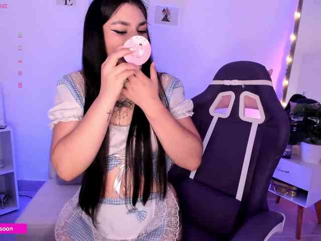 LiaTomson webcam