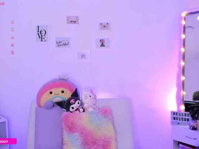 LiaTomson webcam