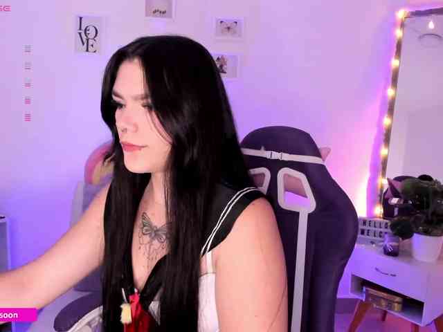 LiaTomson webcam
