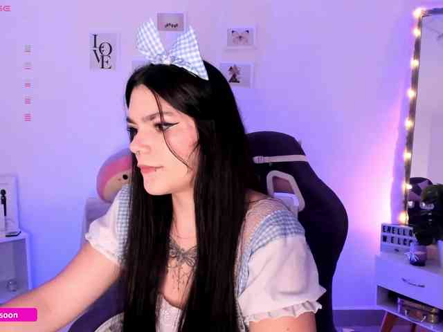 LiaTomson webcam