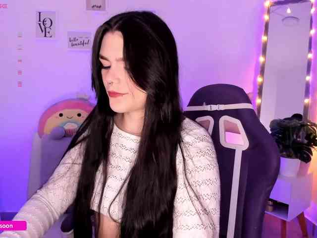 LiaTomson webcam
