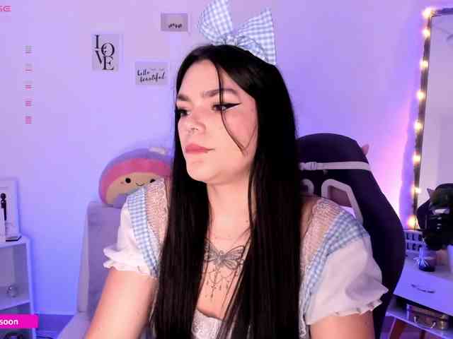 LiaTomson webcam