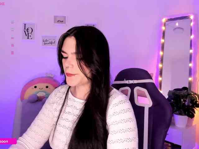 LiaTomson webcam