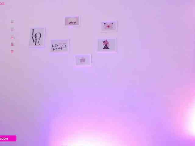 LiaTomson webcam