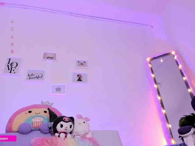 LiaTomson webcam