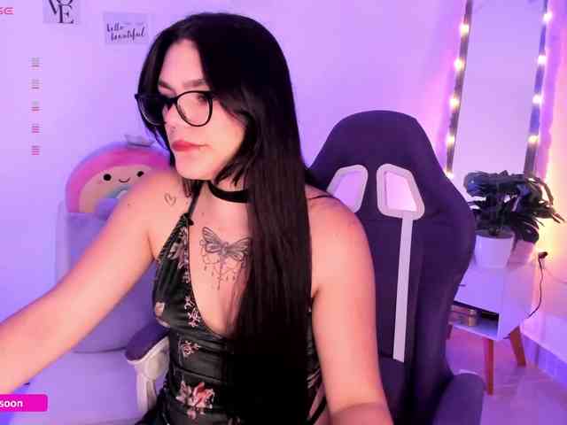 LiaTomson webcam