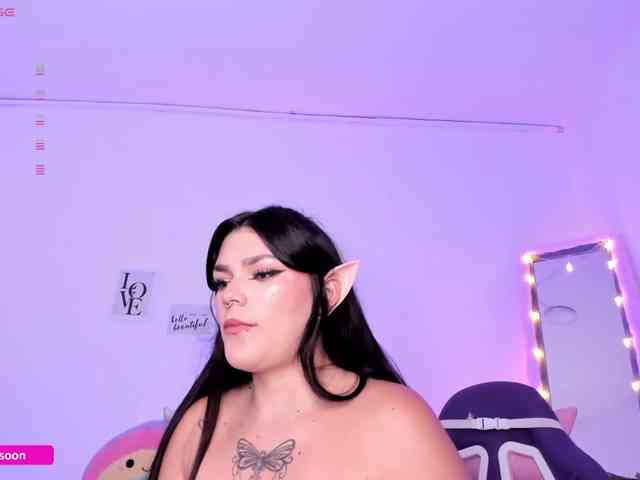LiaTomson webcam
