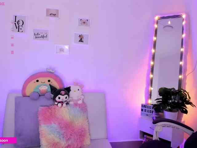 LiaTomson webcam