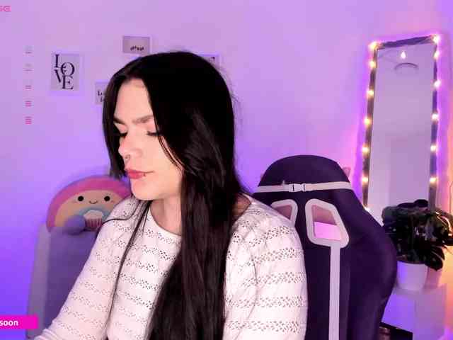 LiaTomson webcam