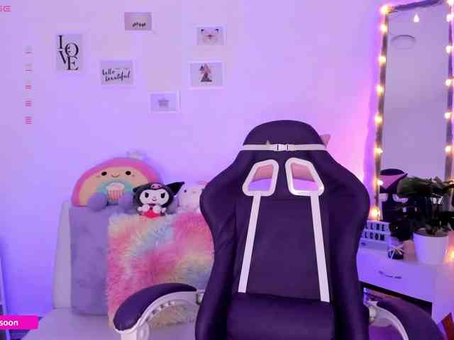 LiaTomson webcam