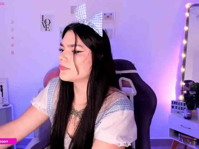 LiaTomson webcam