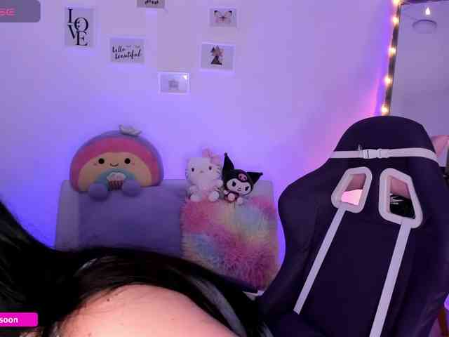 LiaTomson webcam