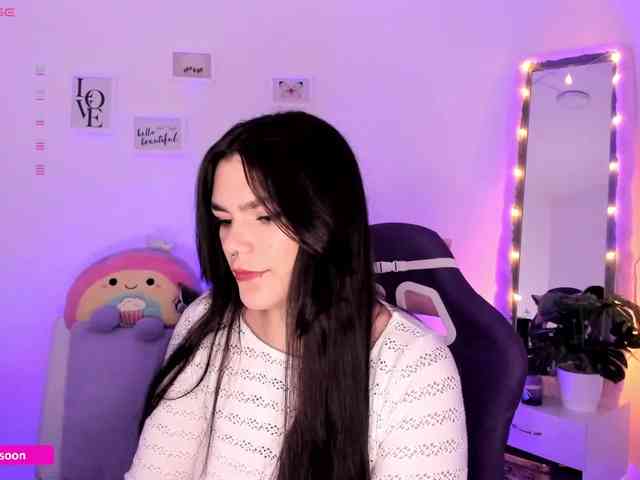 LiaTomson webcam