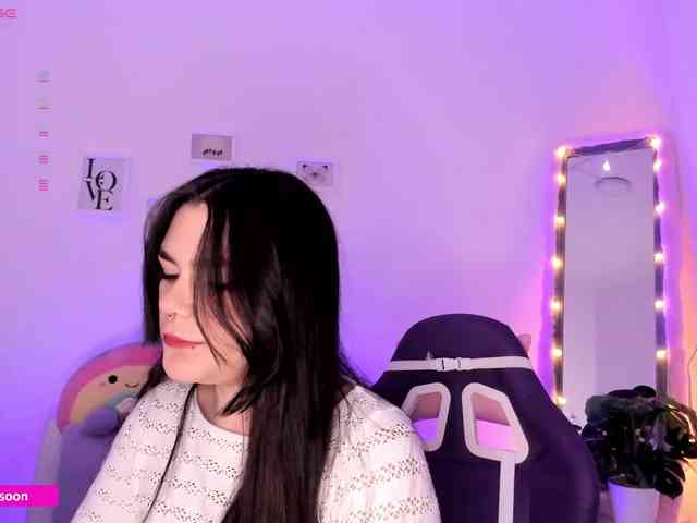 LiaTomson webcam