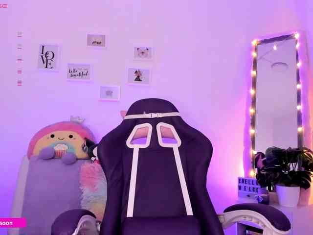 LiaTomson webcam