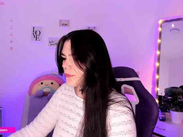 LiaTomson webcam