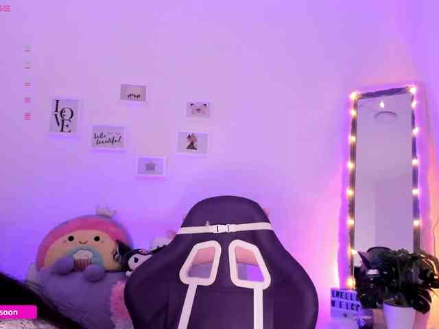 LiaTomson webcam