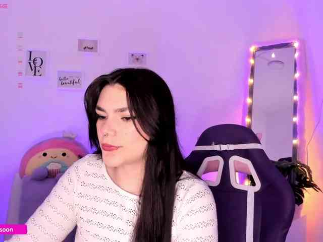 LiaTomson webcam
