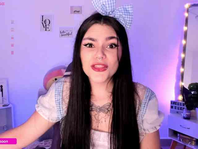 LiaTomson webcam