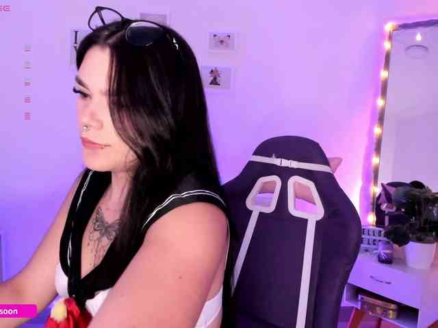 LiaTomson webcam