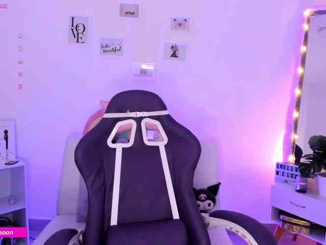 LiaTomson webcam