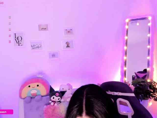 LiaTomson webcam
