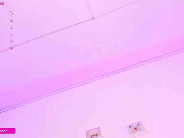 LiaTomson webcam