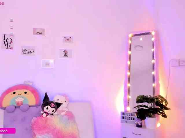LiaTomson webcam