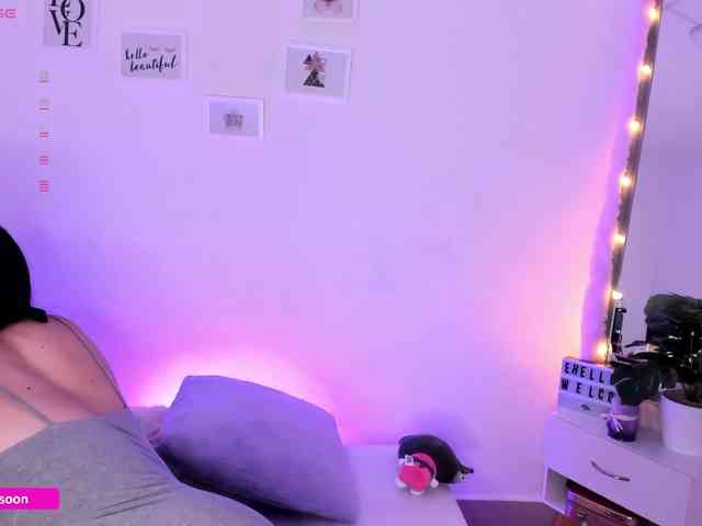 LiaTomson webcam