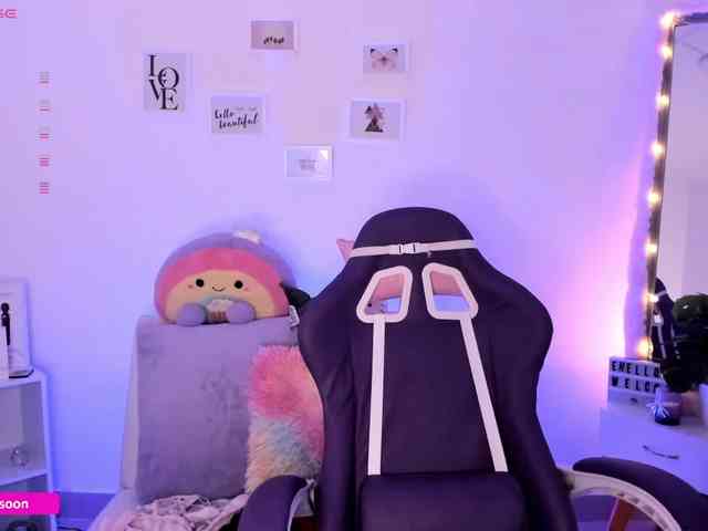 LiaTomson webcam