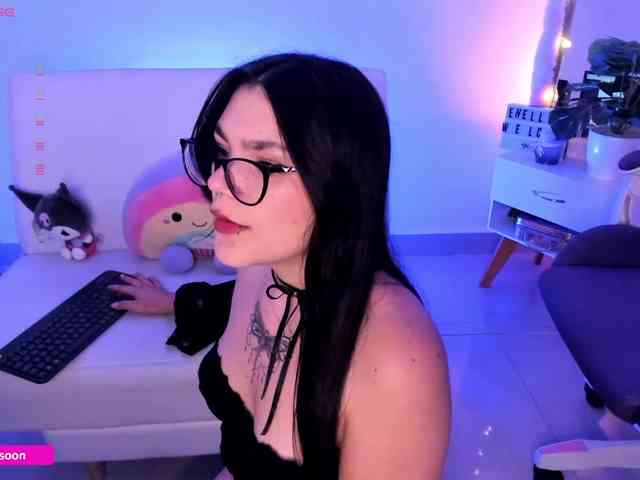 LiaTomson webcam
