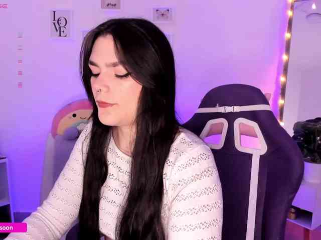 LiaTomson webcam