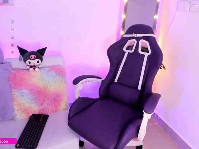 LiaTomson webcam