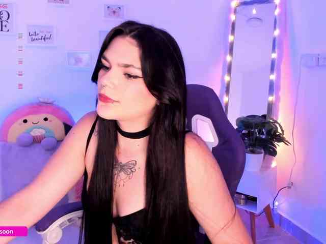 LiaTomson webcam
