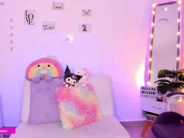 LiaTomson webcam