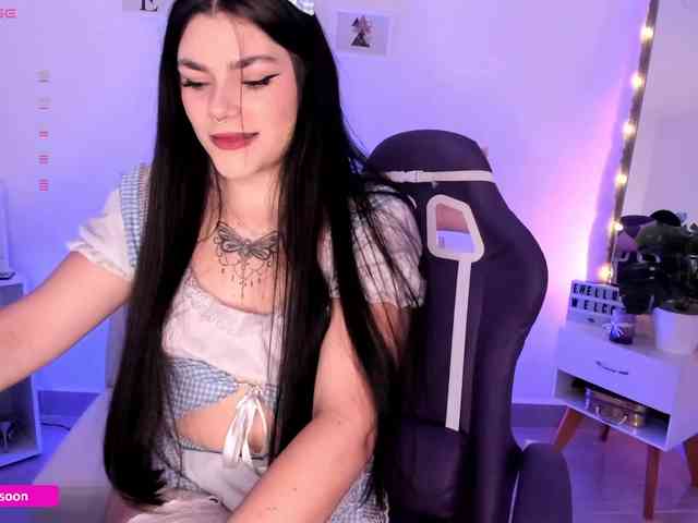 LiaTomson webcam