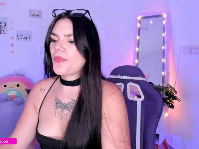 LiaTomson webcam