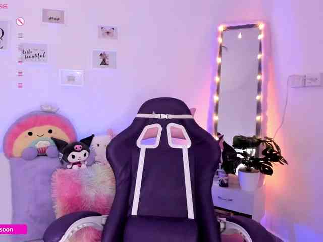 LiaTomson webcam