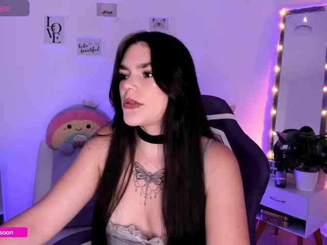 LiaTomson webcam