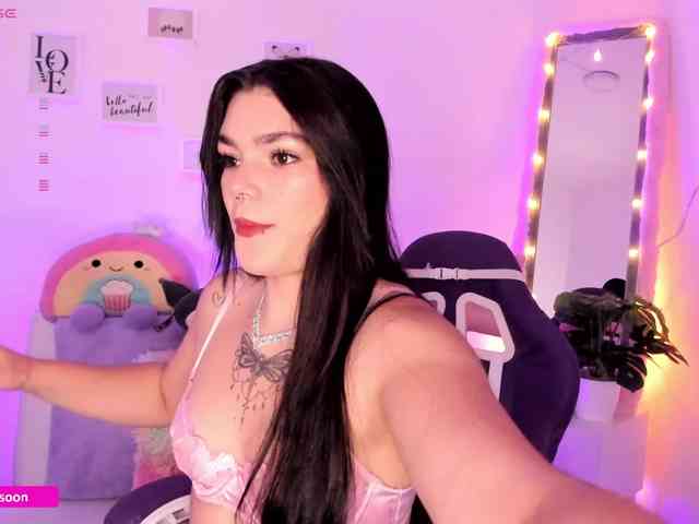 LiaTomson webcam
