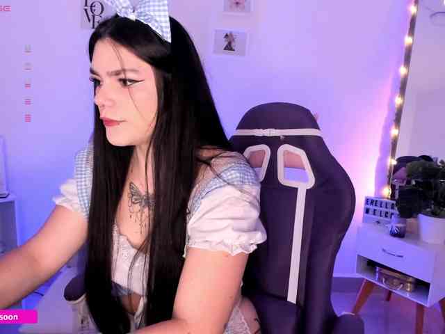 LiaTomson webcam