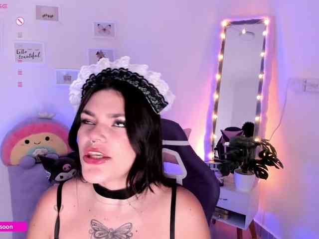 LiaTomson webcam