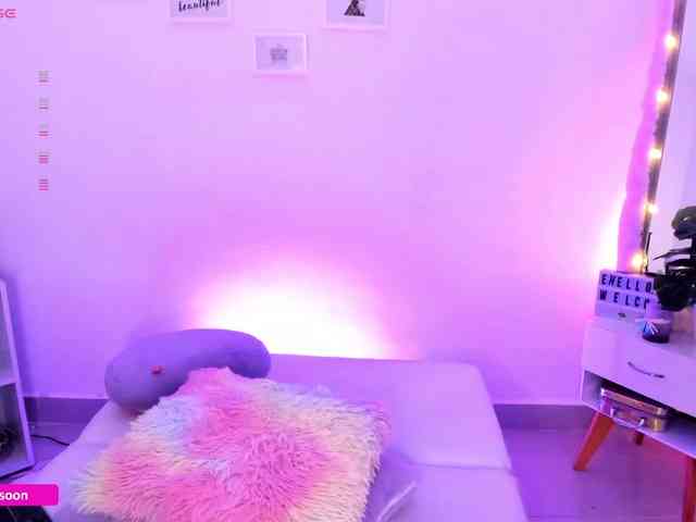 LiaTomson webcam