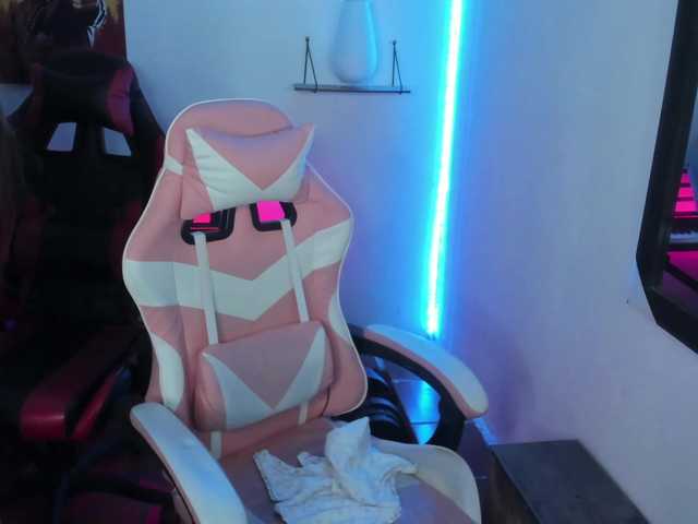 room-kitty's BongaCams show and profile