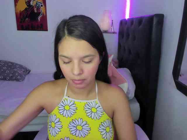 room-kitty Live Webcam on BongaCams