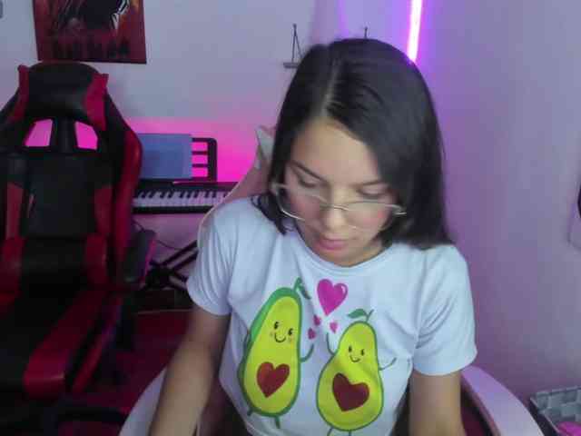 room-kitty Live Webcam on BongaCams