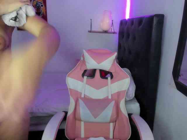 room-kitty Live Webcam on BongaCams