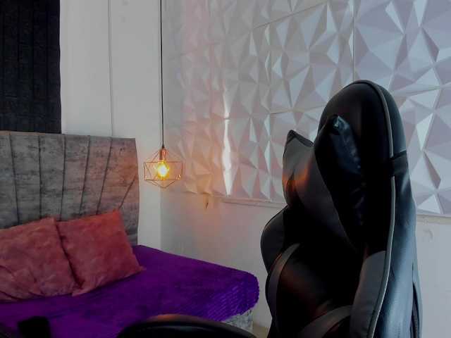 April-sc webcam bongacams model stream image