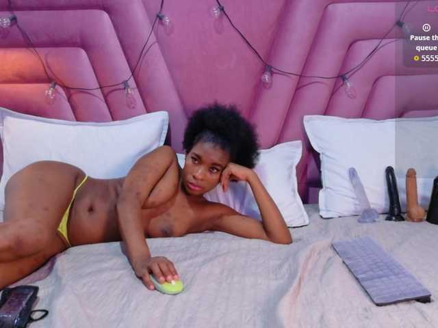 petitelittleebony's BongaCams show and profile