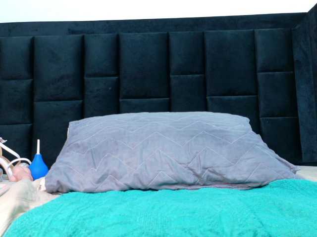 petitelittleebony's BongaCams show and profile